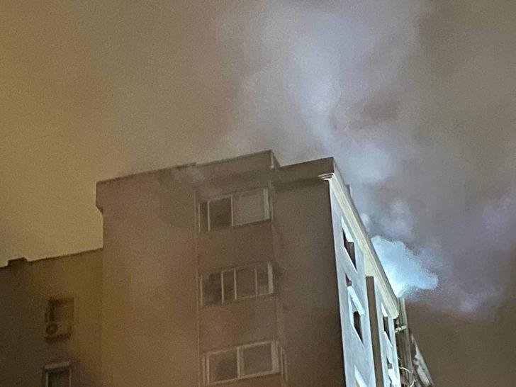 Kadıköy'de 11 katlı binanın çatısında çıkan yangın söndürüldü G5