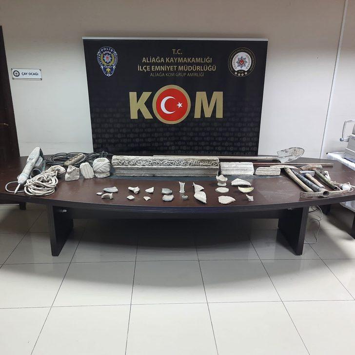 İzmir'de kaçak kazı yapılan evlerde Roma dönemine ait eserler ele geçirildi G1