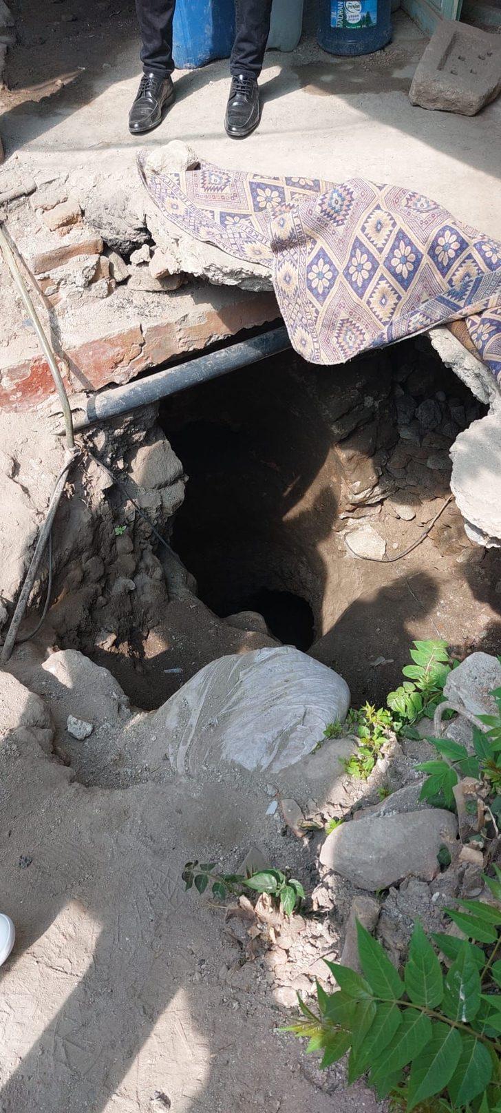 İzmir'de kaçak kazı yapılan evlerde Roma dönemine ait eserler ele geçirildi G3