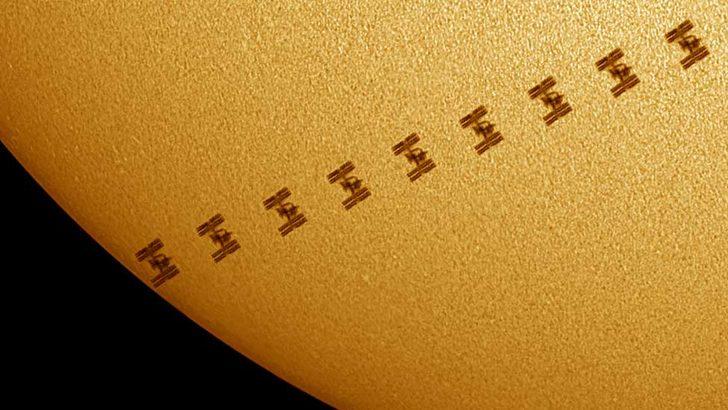 İngiltere'de bir fotoğrafçı, Uluslararası Uzay İstasyonu'nun güneşin etrafındaki silüetini fotoğrafladı