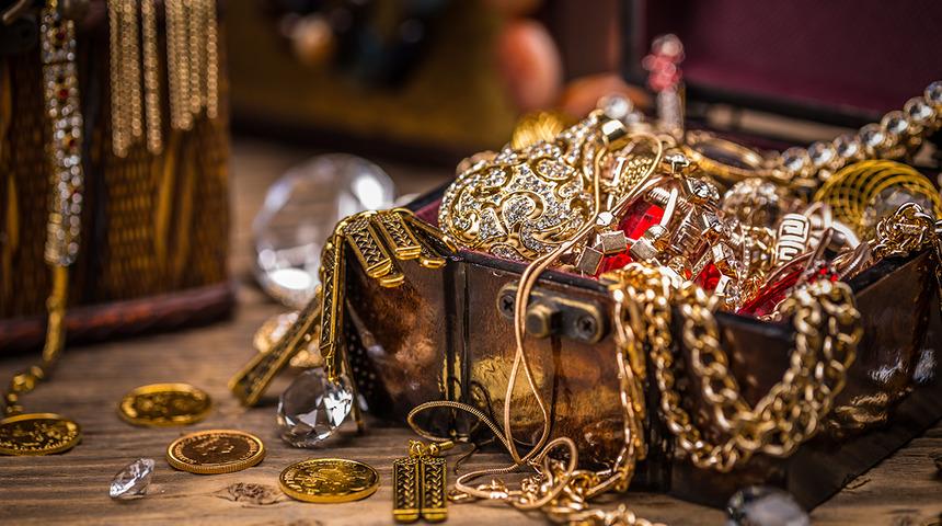 &Ccedil;&ouml;pe atmayın! Bu y&ouml;ntem takılarınızı yeni gibi yapacak 