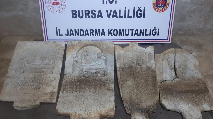 Bursa'da tarihi eser operasyonunda 4 mezar steli ele geçirildi