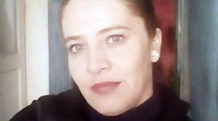 Eskişehirde bir adam eski eşini yol ortasında defalarca bı&ccedil;akladı