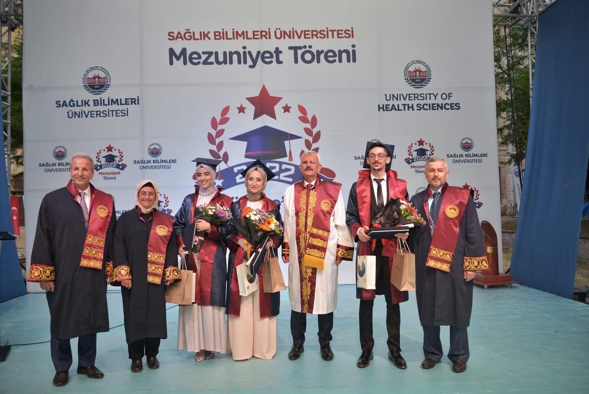 Sağlık Bilimleri &Uuml;niversitesi Hamidiye Tıp Fak&uuml;ltesi ilk mezunlarını verdi