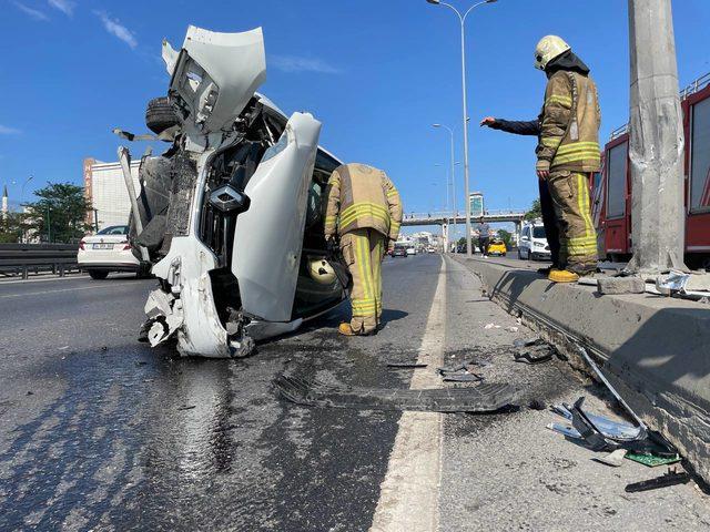 Esenyurt'ta devrilen otomobilin sürücüsü yaralandı