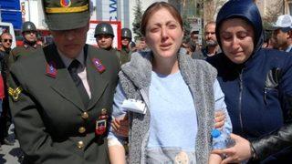 Şehit astsubayı 15 bin kişi uğurladı