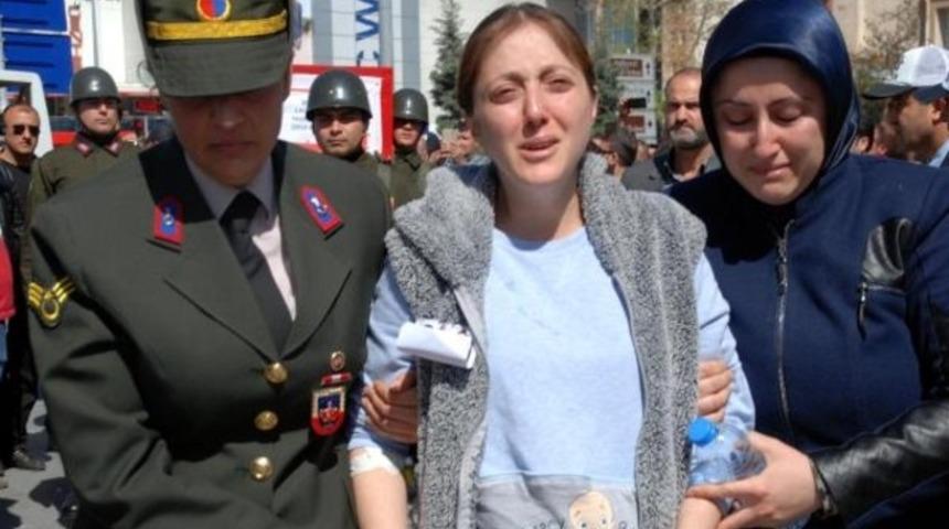 Şehit astsubayı 15 bin kişi uğurladı