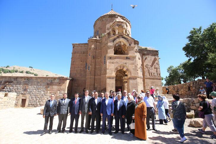 BBP Genel Başkanı Destici, Van'da Akdamar Adası'nı gezdi: G2