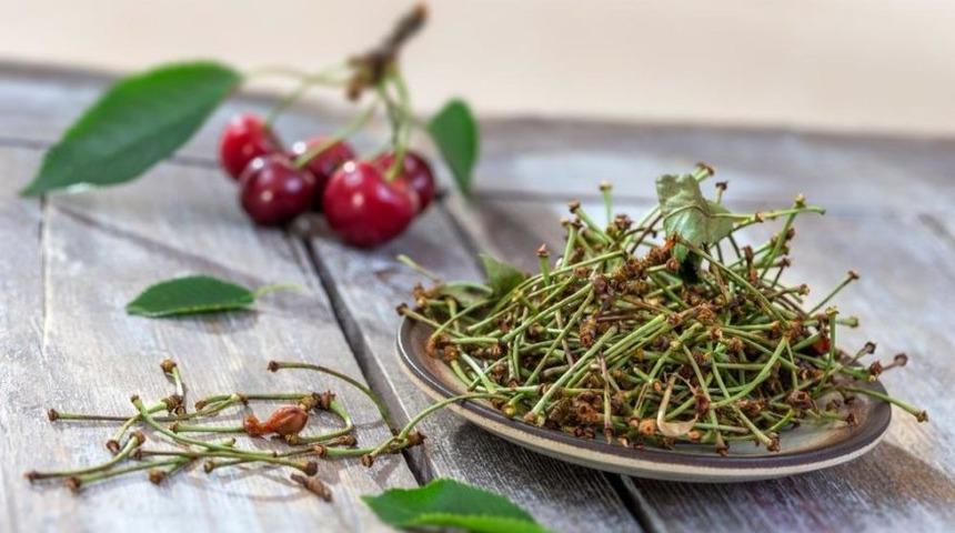 Yaz mevsimine daha zayıf girebilmek mümkün! İşte binbir faydası olan kiraz sapının mucizevi etkileri