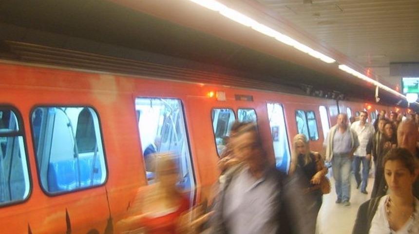 İBB'den metroda anket: Kadınlara &ouml;zel vagon ister misiniz?
