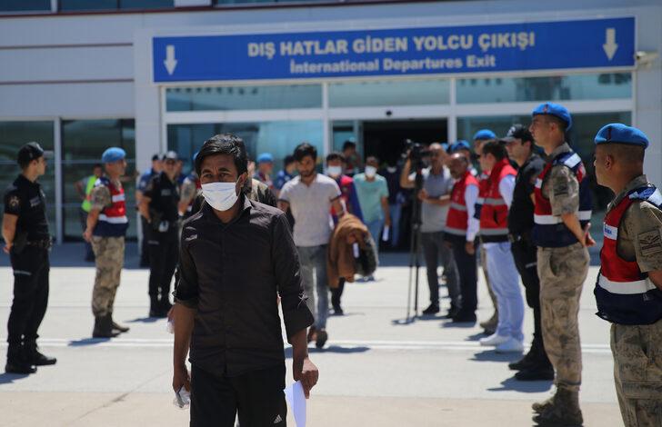 Afganistan uyruklu 454 düzensiz göçmen daha sınır dışı edildi G5