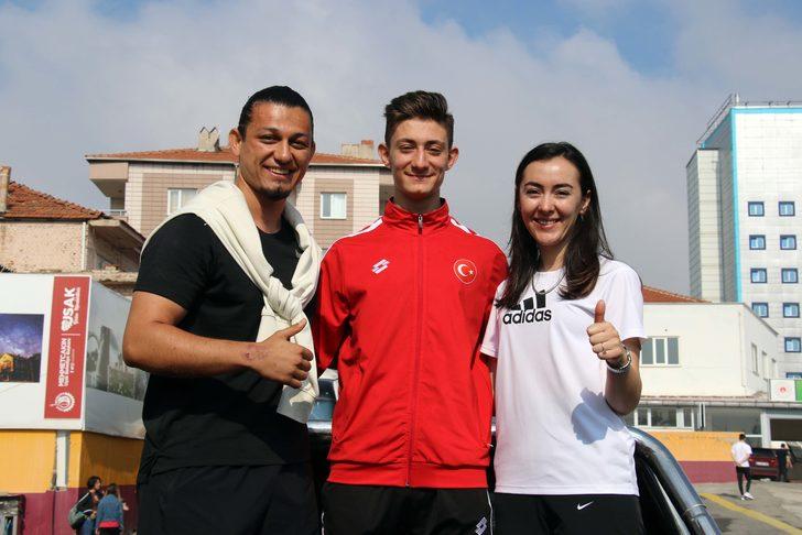 Avrupa şampiyonu karateci Süleyman Aydemir, Uşak'ta davul zurnayla karşılandı G4