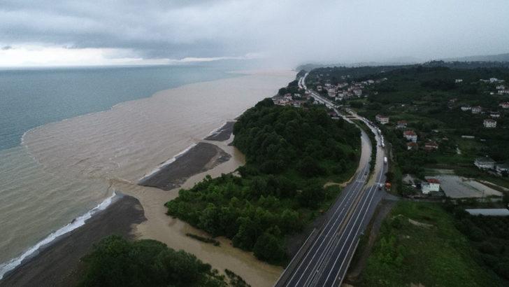 Akçakoca-Ereğli yolu su taşkını nedeniyle ulaşıma kapandı G2