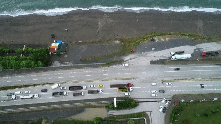 Akçakoca-Ereğli yolu su taşkını nedeniyle ulaşıma kapandı G3