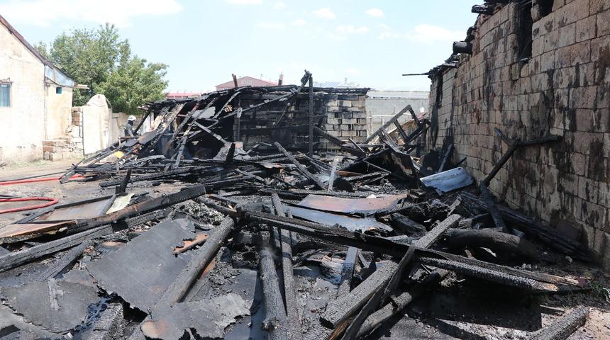 Erzurum'da hayvanların bulunduğu ahırda çıkan yangın söndürüldü