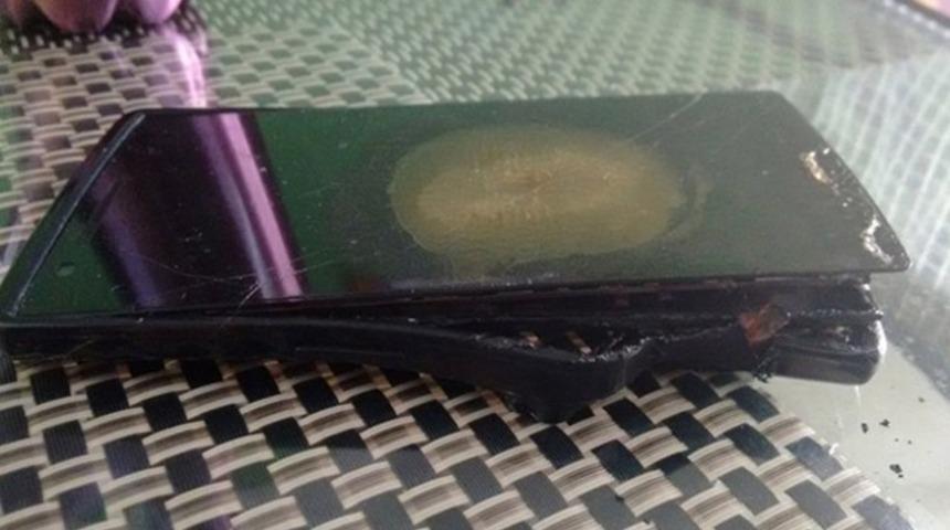 OnePlus One şarj olurken yanmaya başladı!