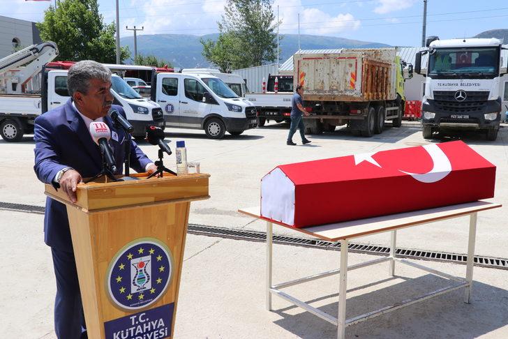 Kütahya'da toprak altında kalarak hayatını kaybeden işçinin cenazesi defnedildi G1