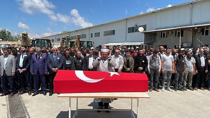 Kütahya'da toprak altında kalarak hayatını kaybeden işçinin cenazesi defnedildi G3
