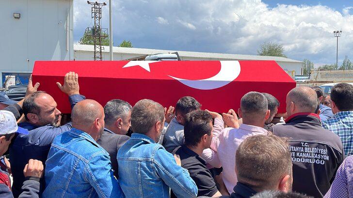 Kütahya'da toprak altında kalarak hayatını kaybeden işçinin cenazesi defnedildi G4