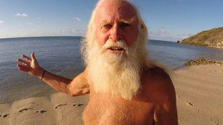 Eskiden milyonerdi! Parası bitince cansız mankenlerle birlikte ıssız bir adaya yerleşti