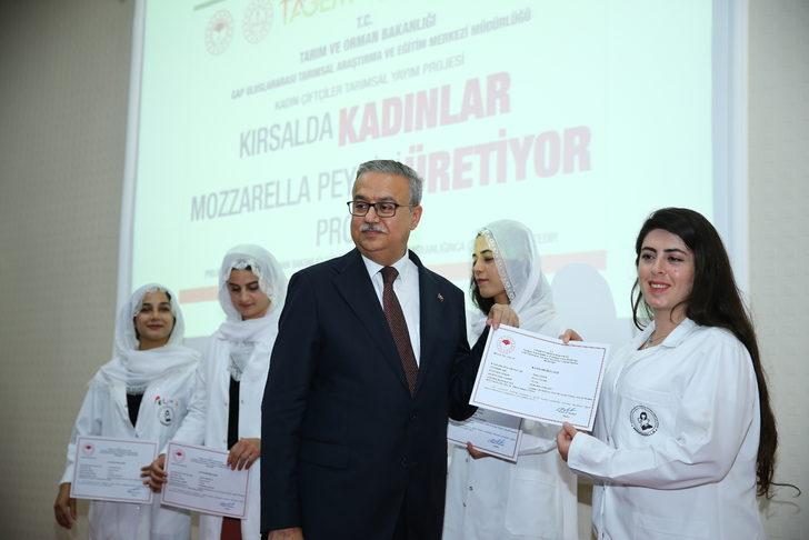 İtalyanların dünyaca ünlü mozzarella peynirini üretecek Diyarbakırlı kadınlara sertifika G4