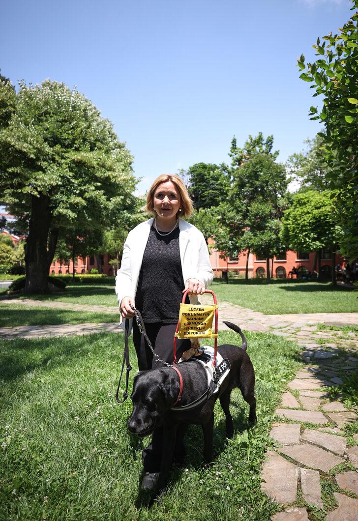 Bezmialem Vakıf Üniversitesi'nde "Rehber Köpek" etkinliği G1