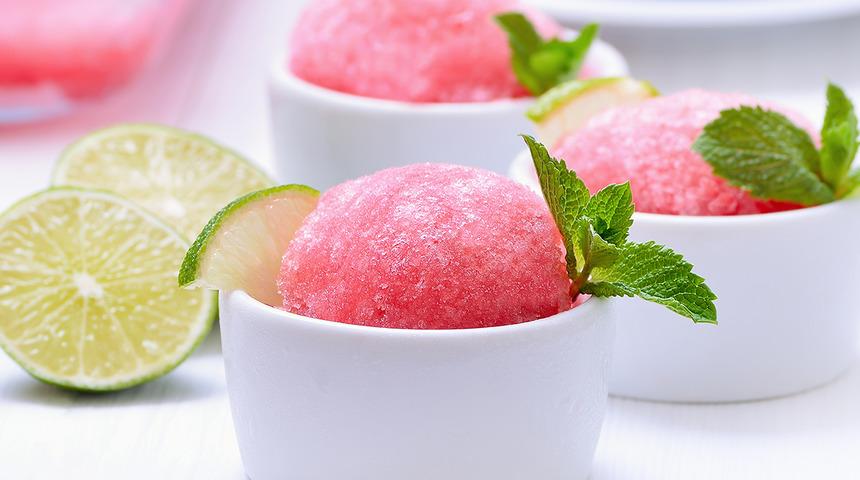 Bu tadı bir kez deneyince hep yapmak isteyeceksiniz: Karpuzlu dondurma tarifi 