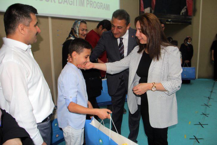 Sinop'ta diyabet hastası 29 çocuğa glikoz ölçüm cihazı verildi G2