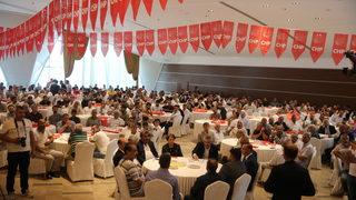 CHP Genel Başkan Yardımcısı Salıcı, Mardin'de partisine katılanlara rozet taktı