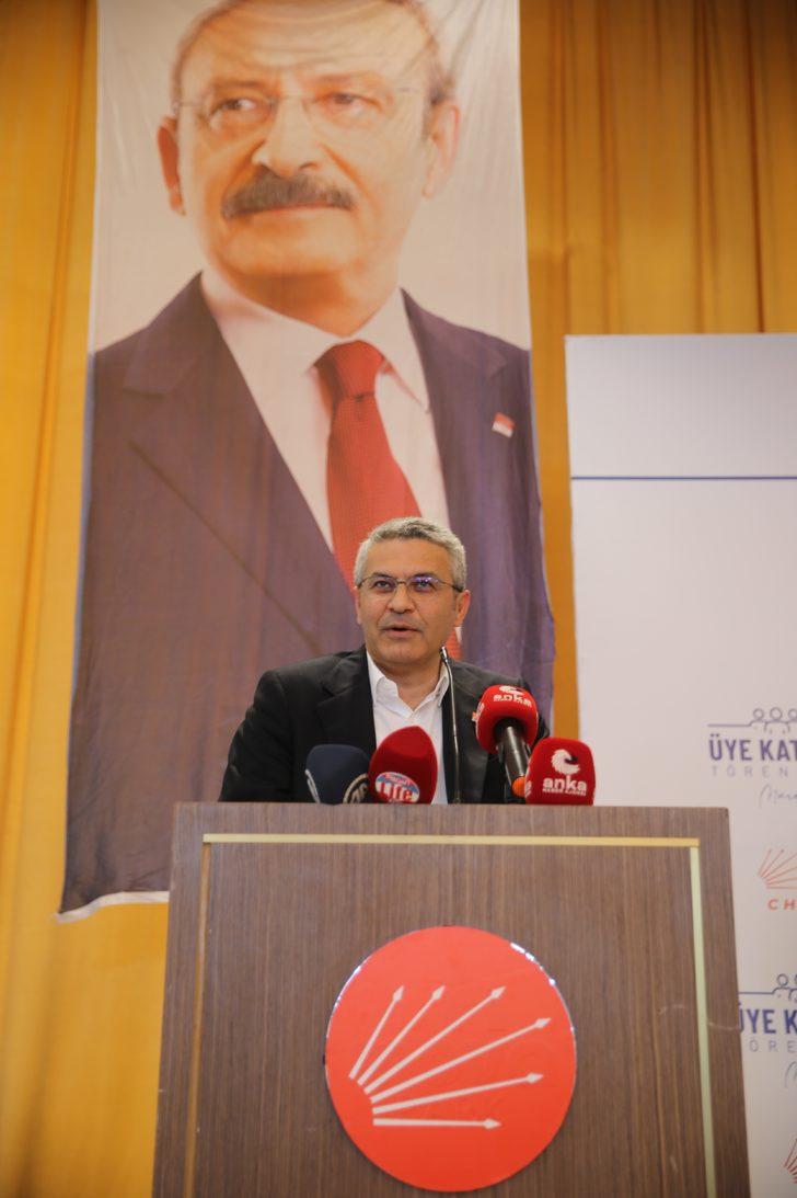 CHP Genel Başkan Yardımcısı Salıcı, Mardin'de partisine katılanlara rozet taktı G3