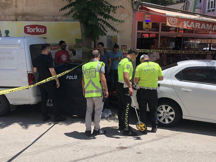 Karaman'da otomobil ile panelvan arasında sıkışan kadın öldü G1