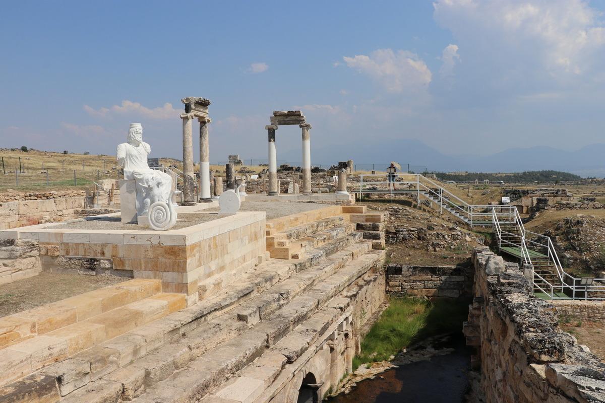 Pamukkale'deki "Cehennem Kapısı" 1500 yıl sonra a&ccedil;ıldı