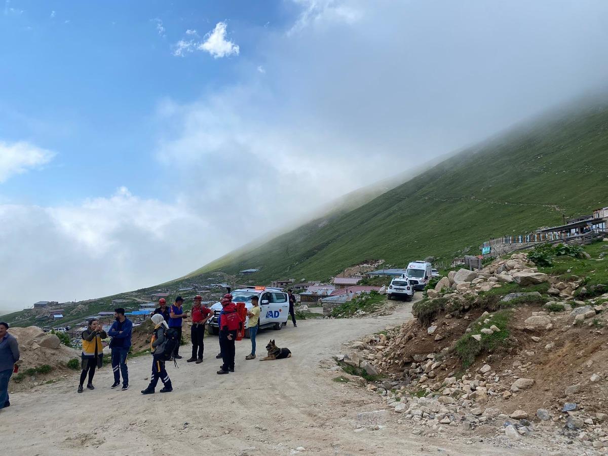G&Uuml;NCELLEME - Ka&ccedil;kar Dağları'nda başına taş d&uuml;şerek yaralanan dağcı kurtarıldı