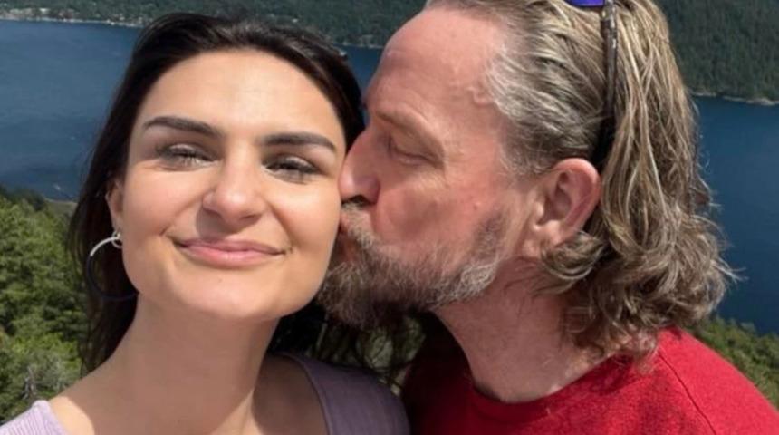 21 yaşındaki aşk sarhoşu 52 yaşındaki nişanlısı için sevgilisini nasıl terk ettiğini anlattı! ''Bana servet avcısı, ona sübyancı diyorlar. Umursamıyoruz'' 