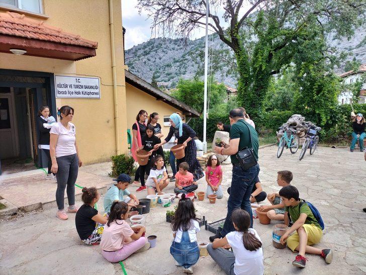 Antalya'da "Kütüphanede Üretiyorum ve Yiyorum" projesi G2