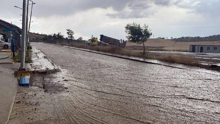 Kırıkkale ve Sivas'ta, dolu ve sağanak etkili oldu G5