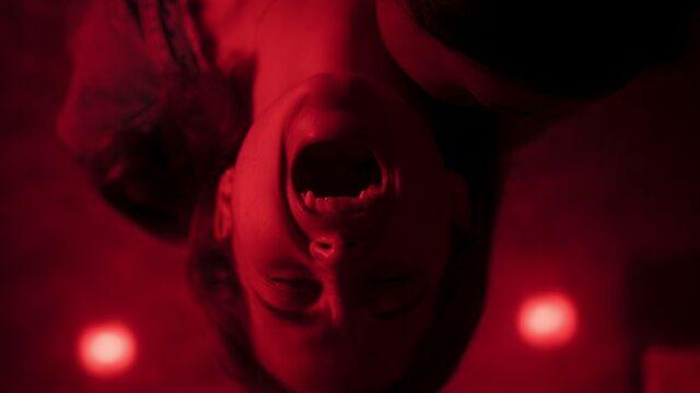 First Kill dizisi sosyal medyada gündem oldu! Lezbiyen vampir sevişme sahnesi olay yarattı