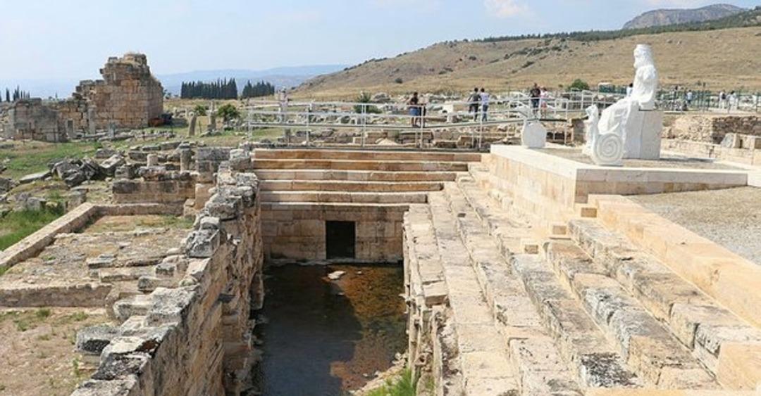 Pamukkale Hierapolis Antik Kenti'ndeki "Cehennem Kapısı" 1500 yıl sonra a&ccedil;ıldı