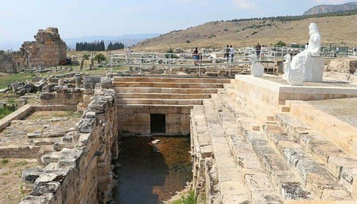 Pamukkale Hierapolis Antik Kenti'ndeki &quot;Cehennem Kapısı&quot; 1500 yıl sonra açıldı