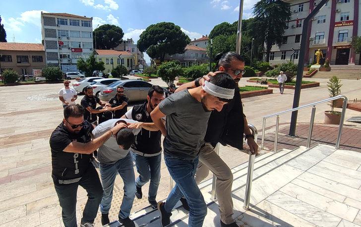 Aydın'da kovalamaca sırasında uyuşturucuyu yola döken 3 şüpheli tutuklandı G3