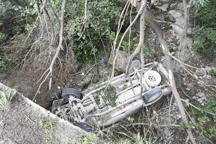 Gümüşhane'de dere yatağına düşen kamyonetteki 4 maden işçisi yaralandı G1