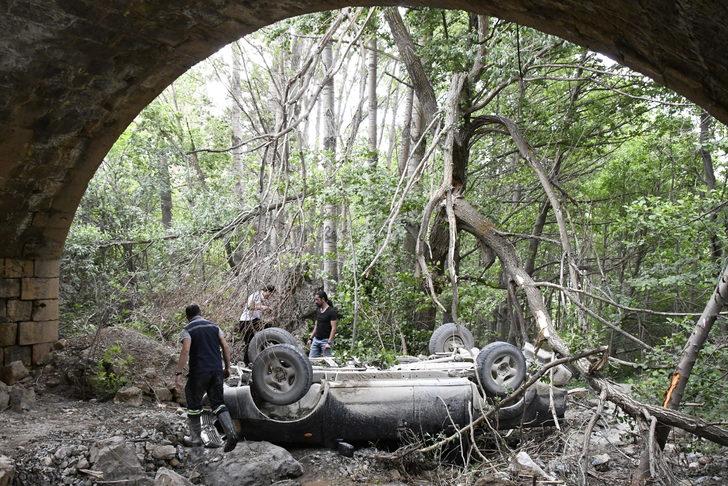 Gümüşhane'de dere yatağına düşen kamyonetteki 4 maden işçisi yaralandı G5