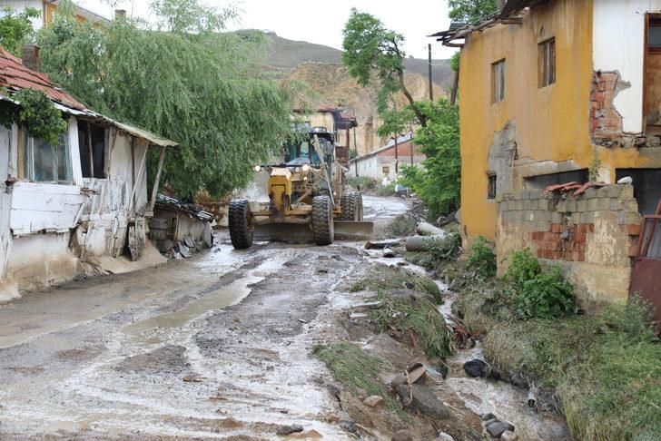 Çubuk'ta etkili olan sağanak hayatı olumsuz etkiledi G3