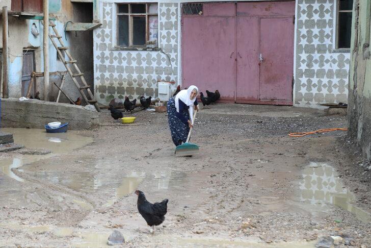 Çubuk'ta etkili olan sağanak hayatı olumsuz etkiledi G4