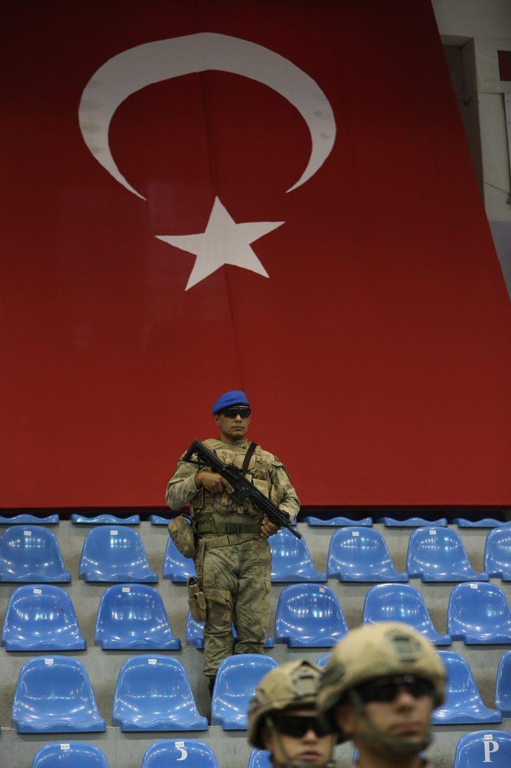 Tokat'ta jandarma arama köpekleri hünerlerini sergiledi G1