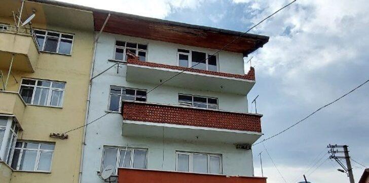 Karabük'te kuvvetli rüzgar balkon duvarını devirdi G3