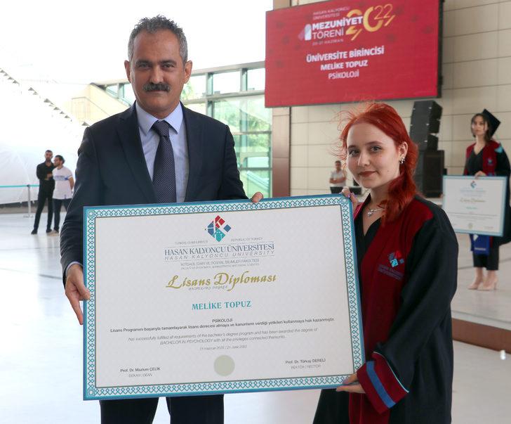 Milli Eğitim Bakanı Özer, üniversite öğrencilerinin mezuniyet heyecanını paylaştı: G2