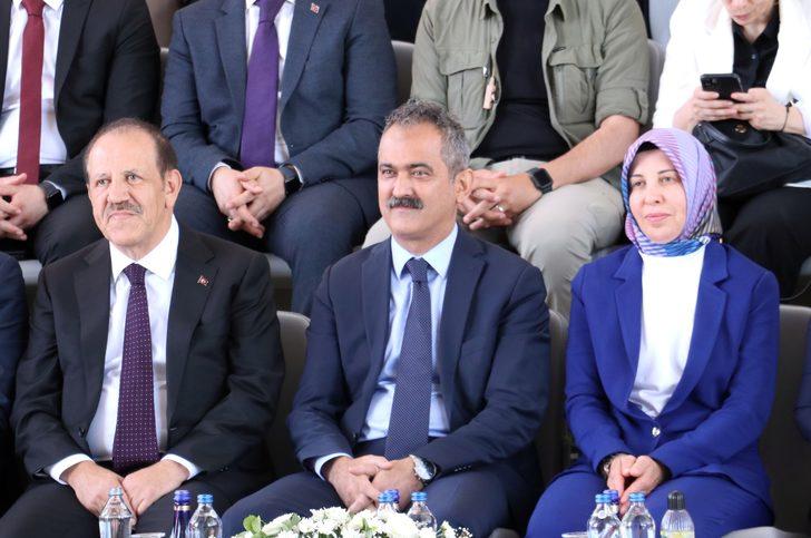 Milli Eğitim Bakanı Özer, üniversite öğrencilerinin mezuniyet heyecanını paylaştı: G5