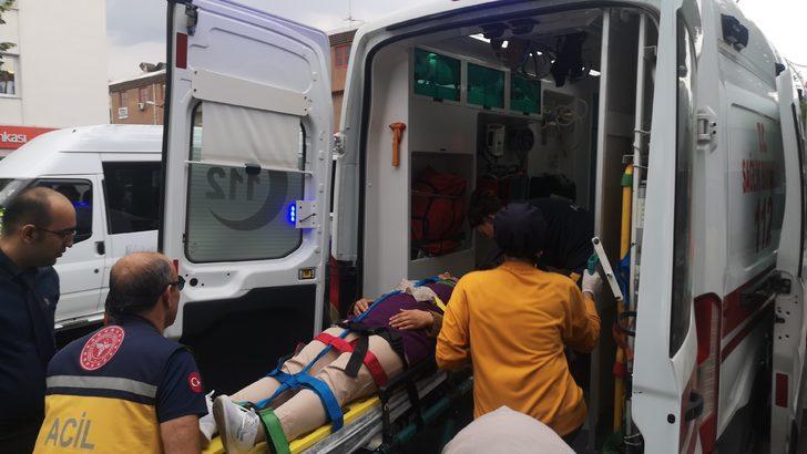 Erzincan'da rüzgar nedeniyle çatıdan düşen parça bir kişiyi yaraladı G3