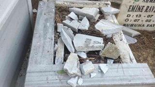 Çok çirkin saldırı: Bebek mezarlarının taşlarını paramparça ettiler! Şoke eden olayın failleri...